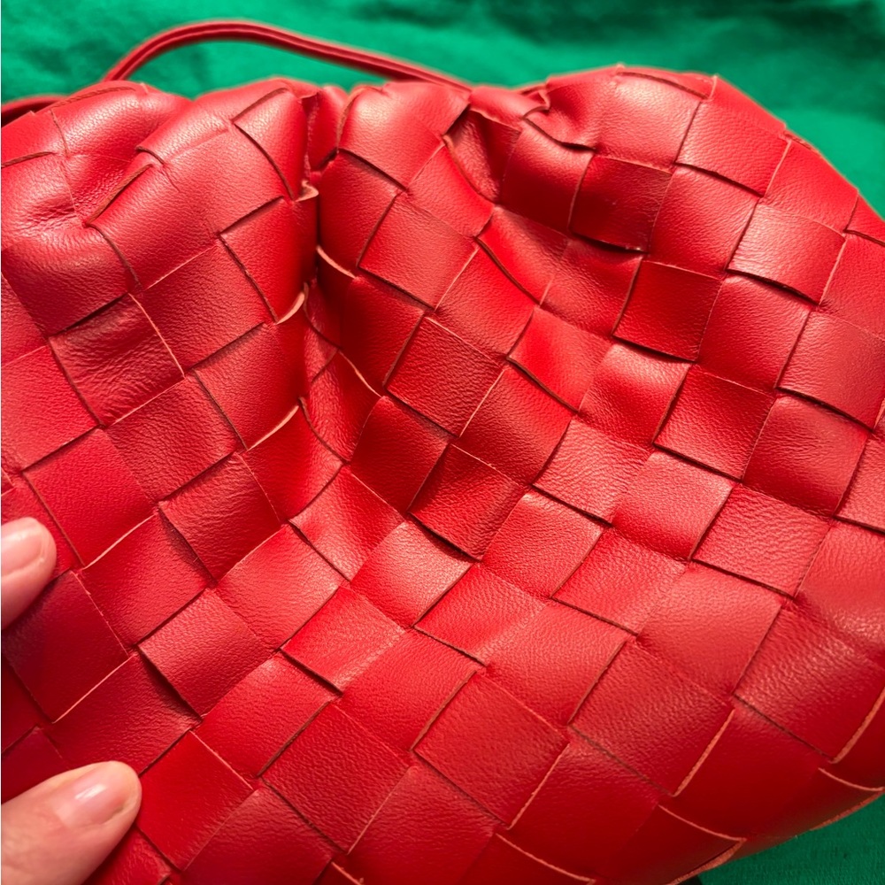 Woven leather bag BV